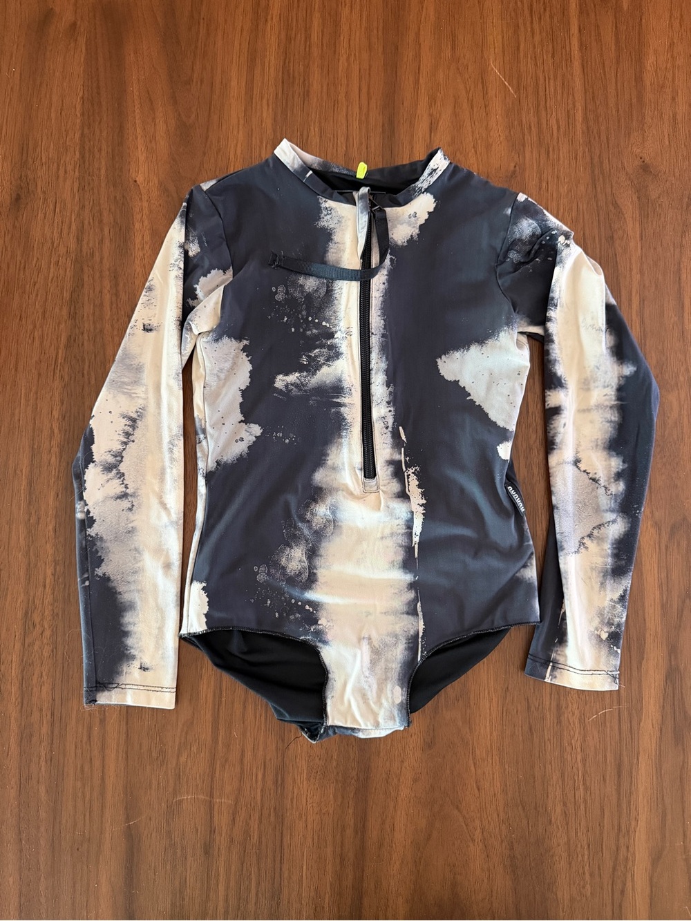 Nununu Girls Abstract Print Long Sleeve One Piece Rash Guard Swimsuit 8-9
